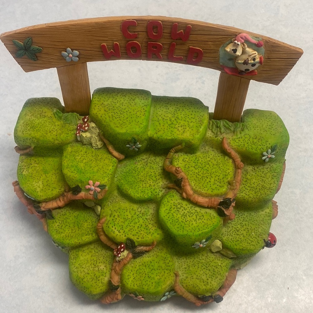 Figurine stand
